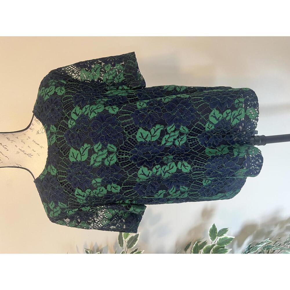 Ted Baker London Navy & Green Lace Top with Bow Detail Size 4 (Large, size 10)